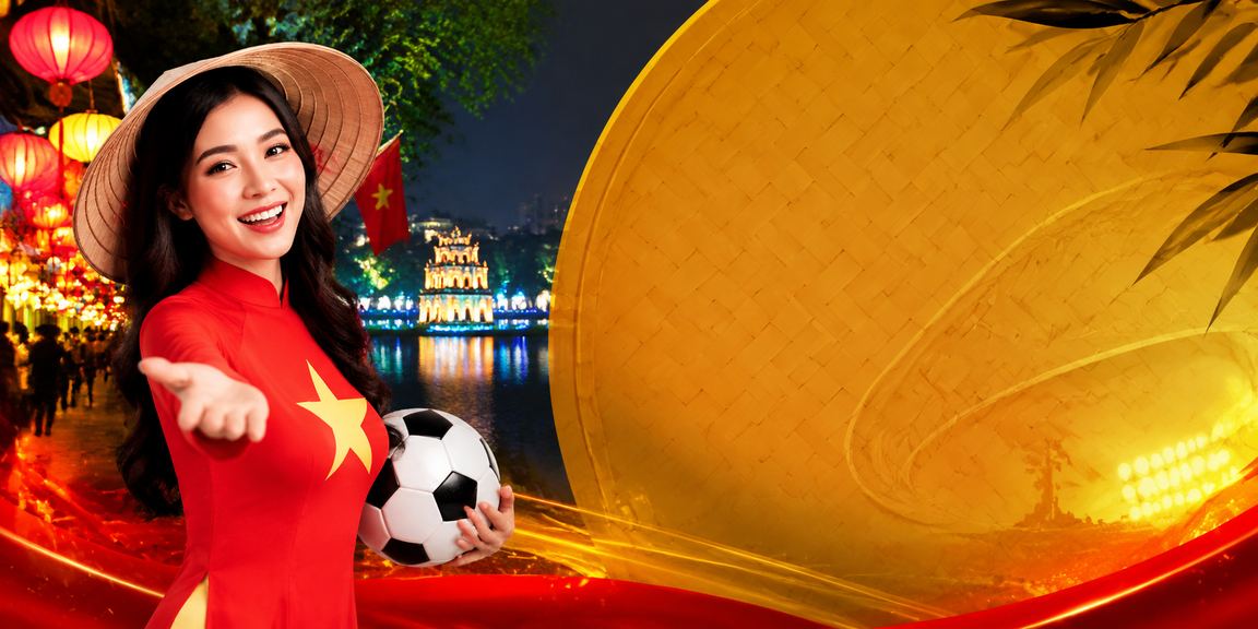 Người hâm mộ bóng đá Hà Nội đội nón lá theo dõi kết quả và thực hiện nạp tiền trước trận đấu